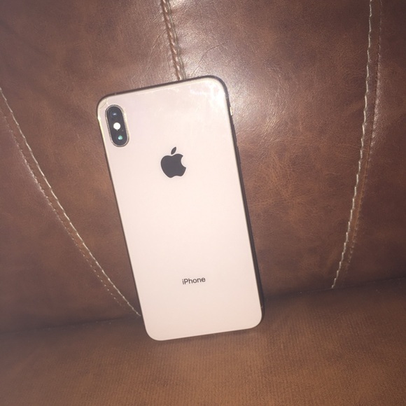 Trade or 200 iPhone sx max unlock to any battery 85% hmu for full dt